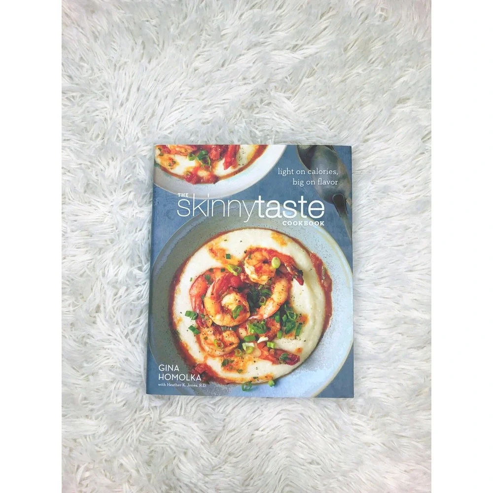 The Skinnytaste Cookbook: Light on Calories, Big‎ on Flavor by Gina Homolka